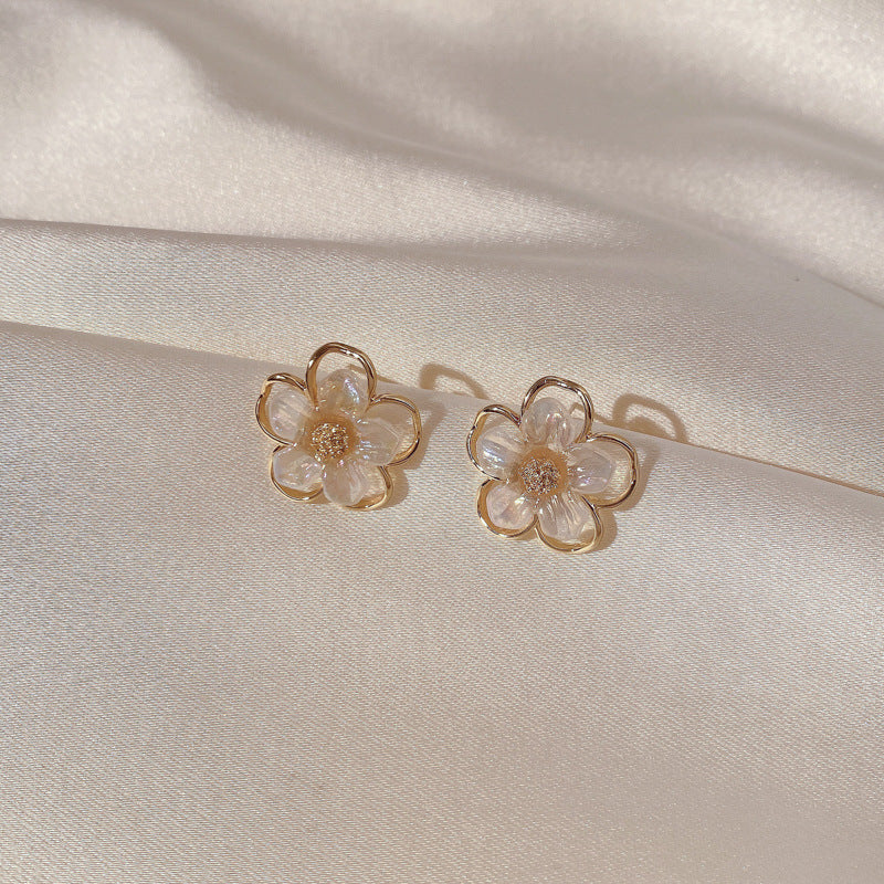 Simple Graceful Flower Stud Earrings