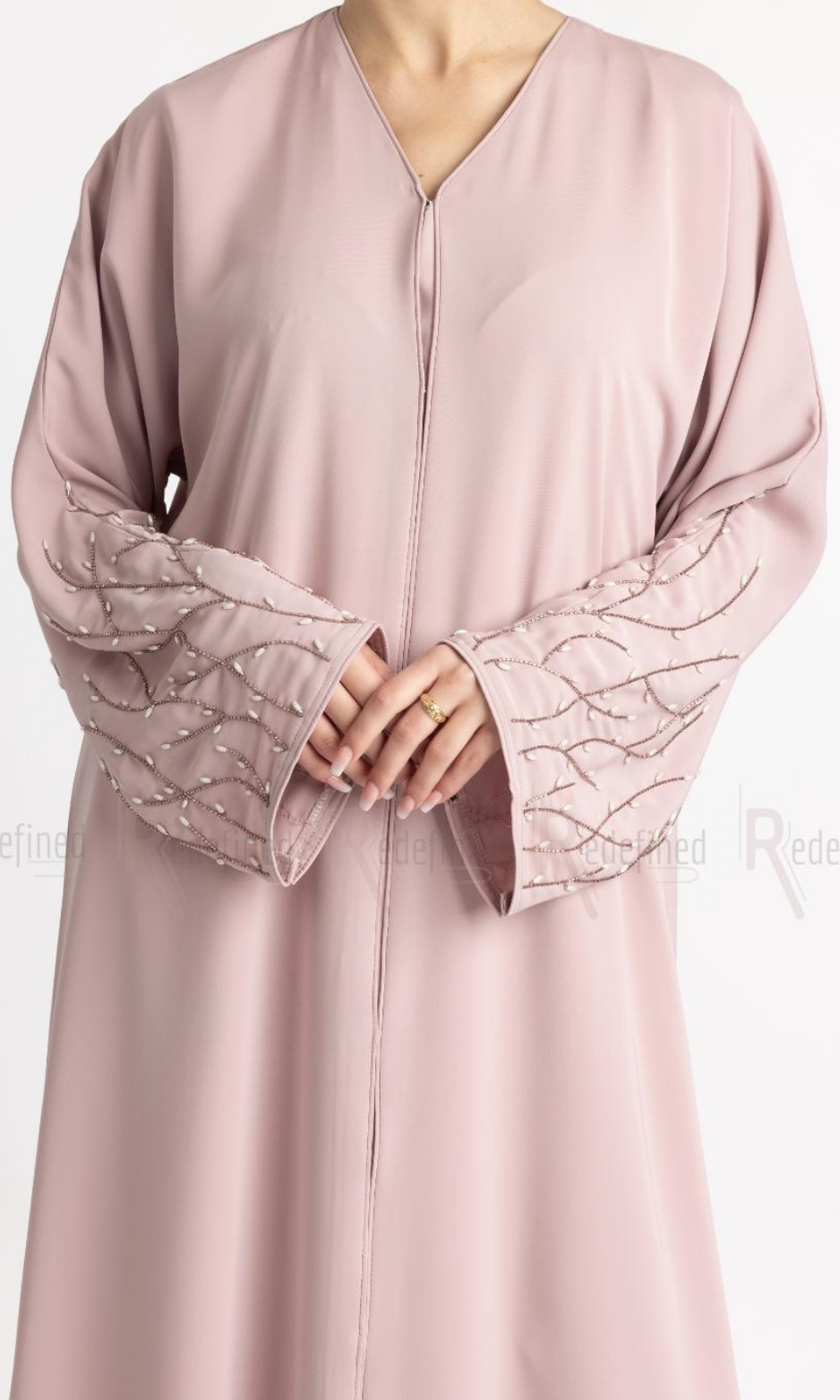 Tharaa Abaya